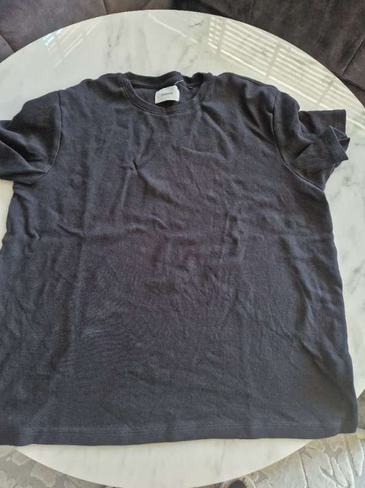 T-shirt black