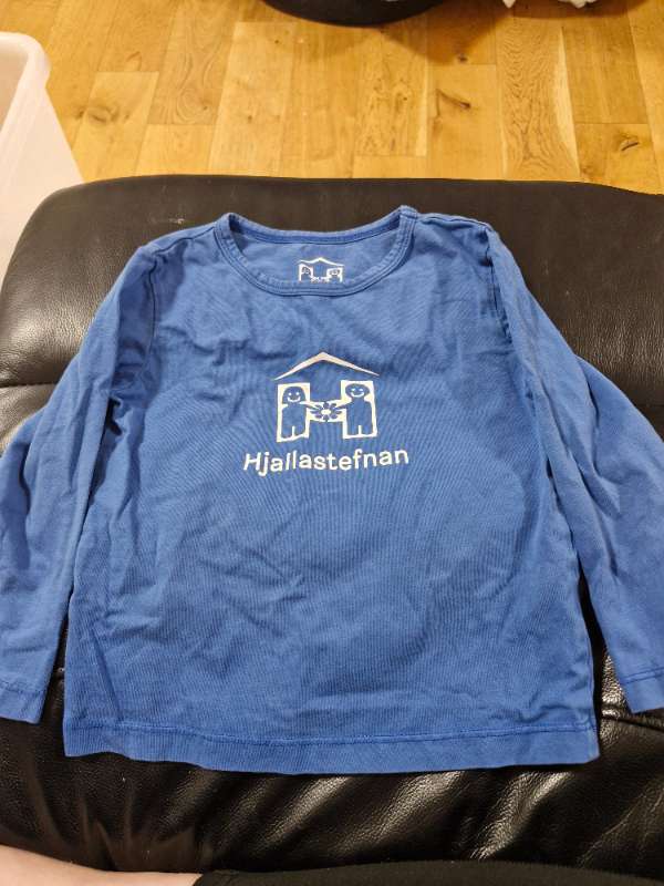 Hjallastefnu peysa blá