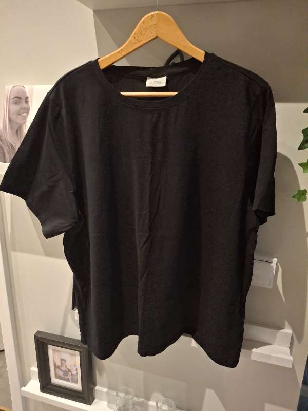 Svartur víður bolur