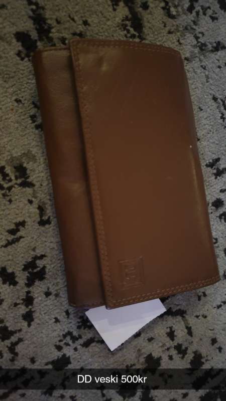 DD brúnt seðlaveski