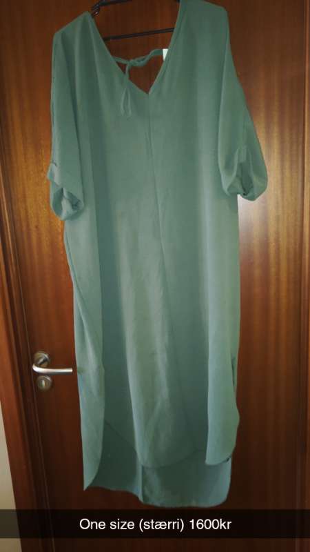 Grænn víður kjóll