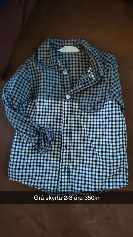 Grá röndótt skyrta