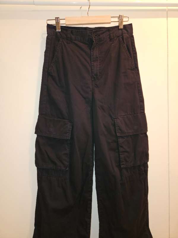 monki svartar cargo buxur