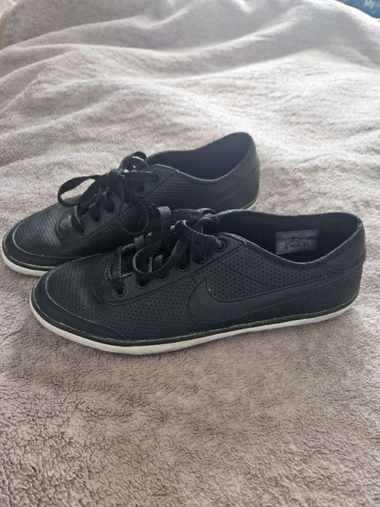 Skór Nike B