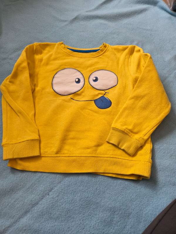 Yellow crewneck 128 litil stærð