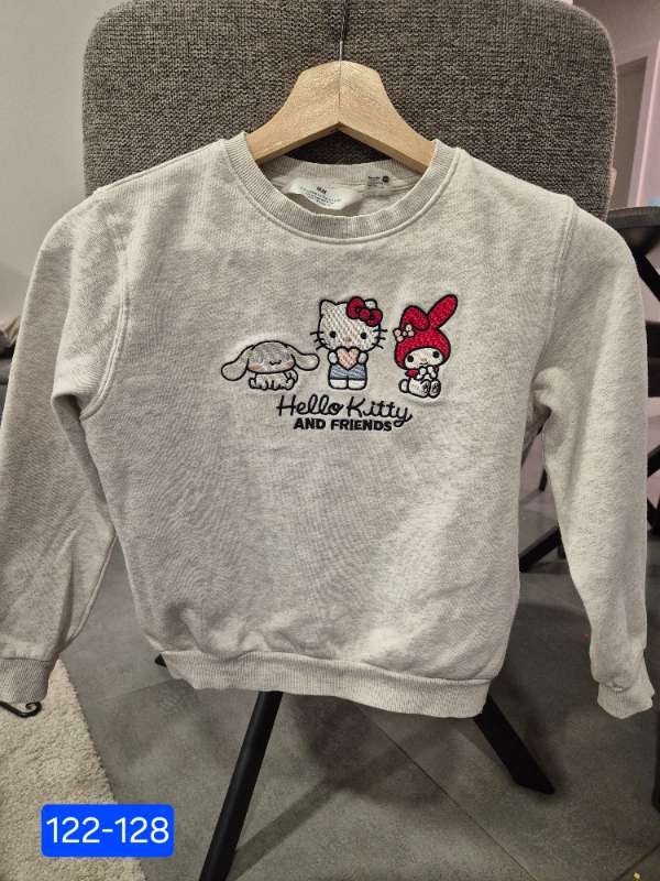 Ljósgrá peysa með Hello Kitty
