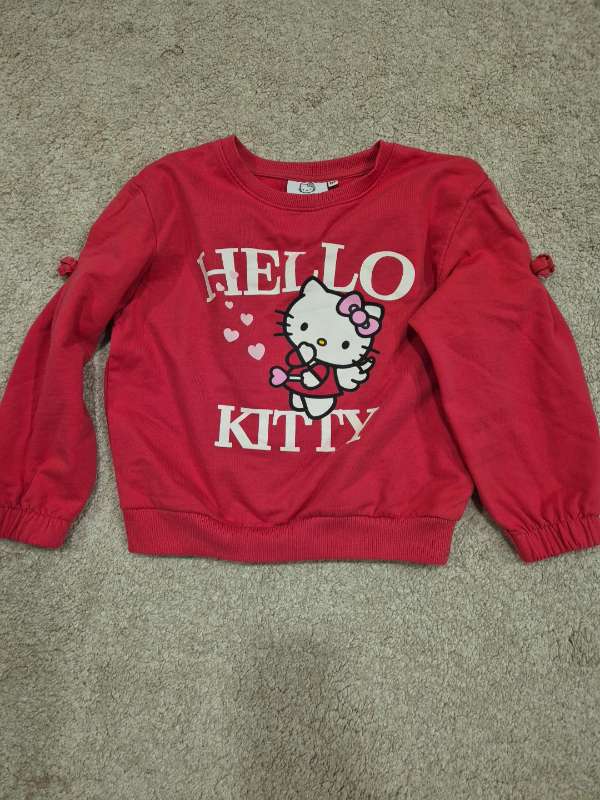 Rauð peysa með Hello Kitty