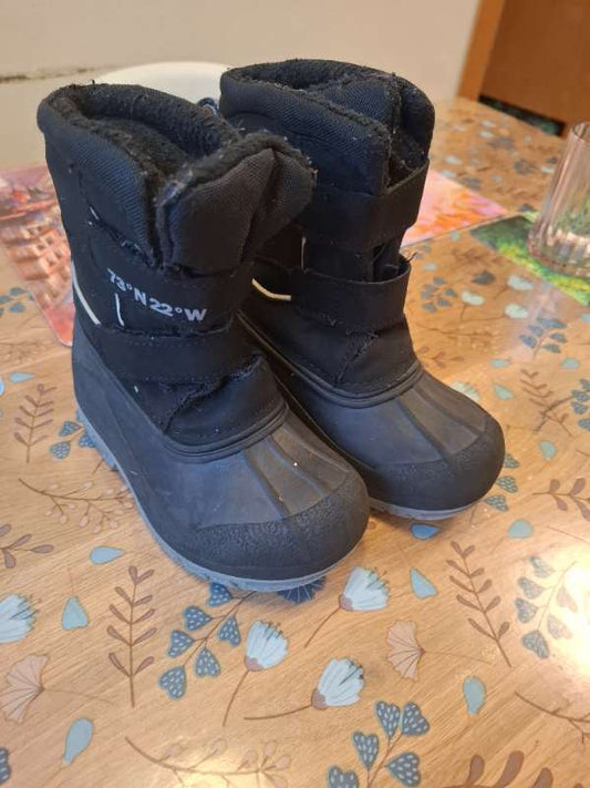 Snow boots
