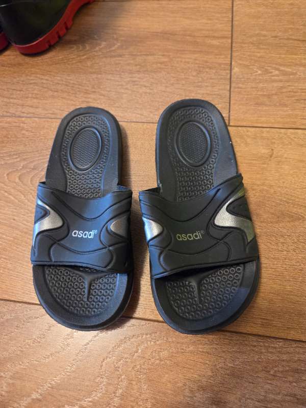 Flip flops 32