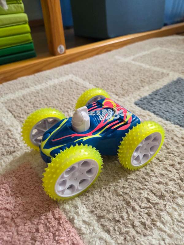 Reversible car with batteries