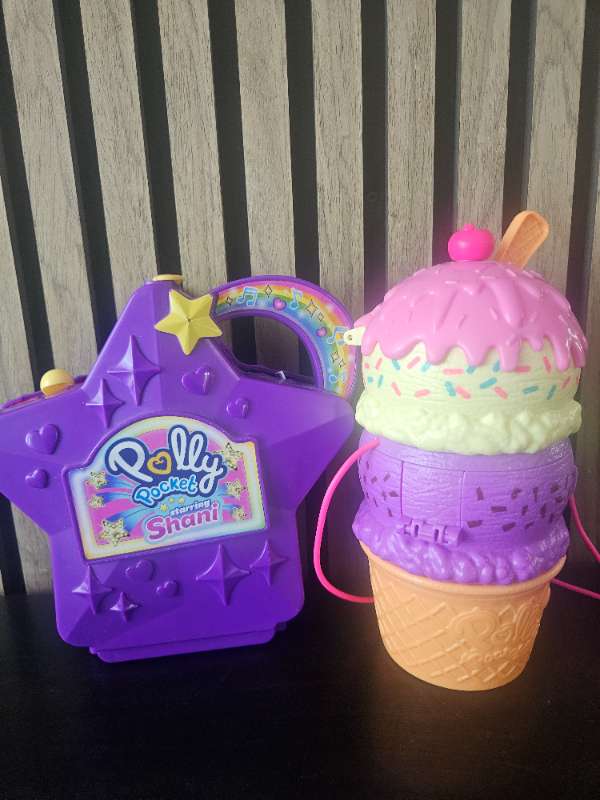 Polly pocket