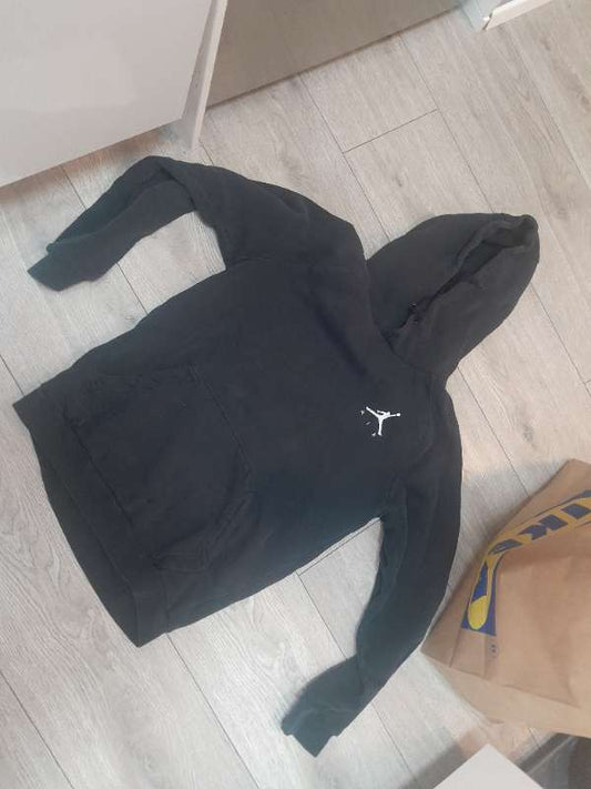 Svört Jordan peysa s