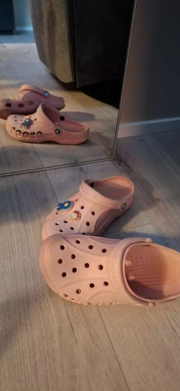 CROCS pink