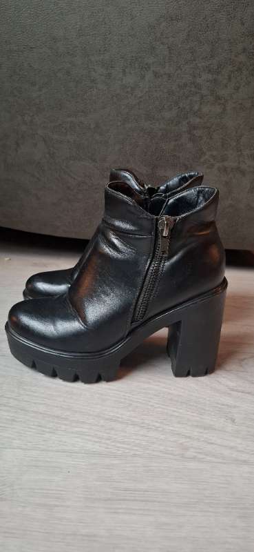 Leather boots black