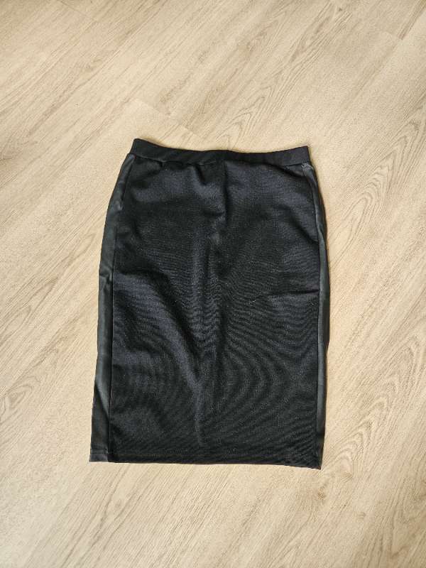 Black tube skirt M