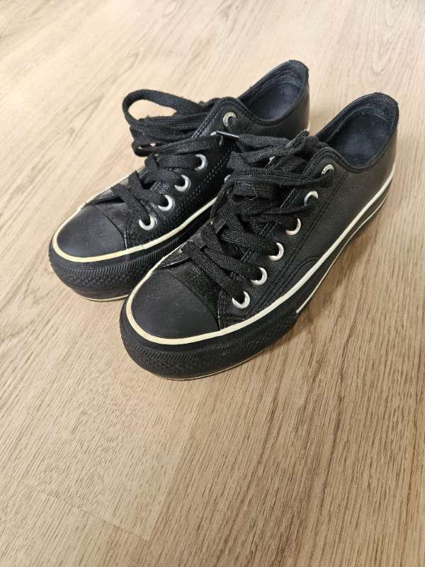 Black sneakers 39