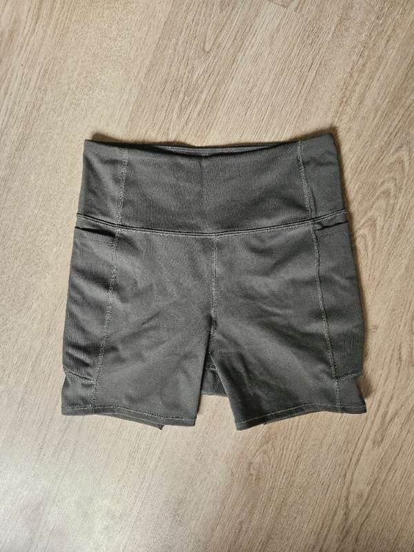 H&M Move shorts green S