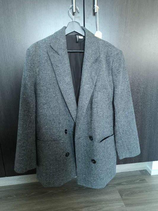 Divided grey warmer jacket