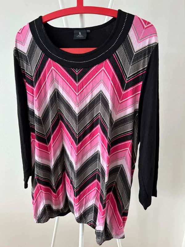 Peysa munstruð svört og bleik