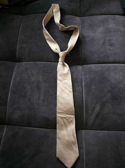Golden tie