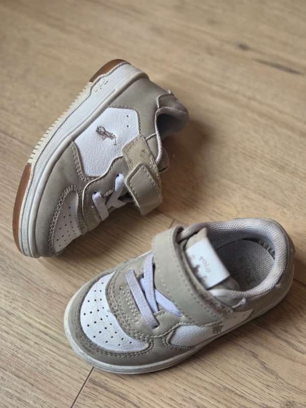 Polo Strigaskór Beige