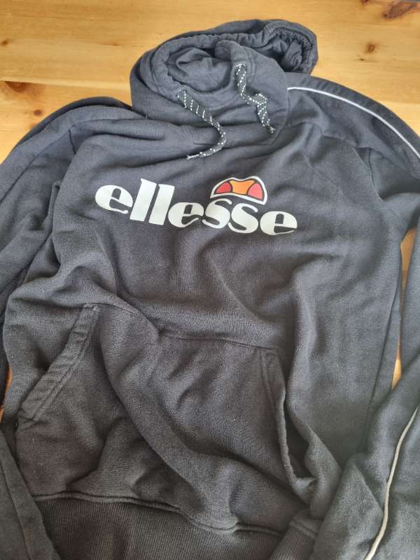 Ellesse hettupeysa