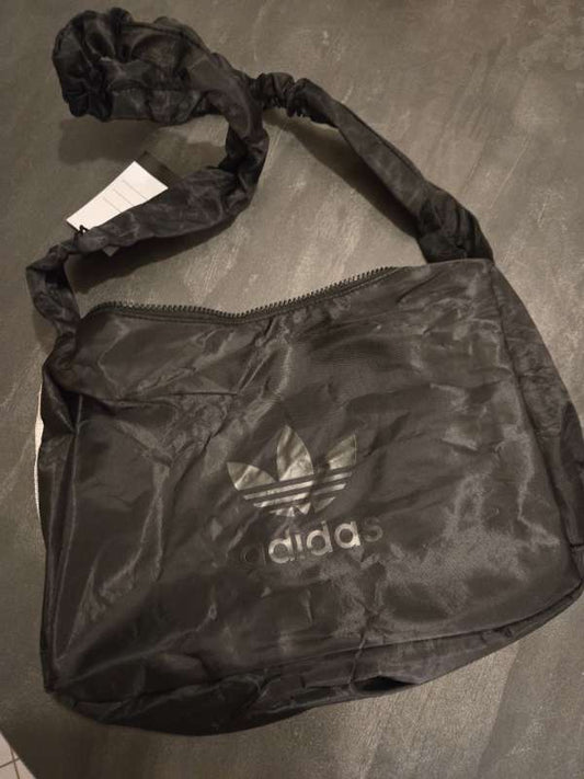 Adidas taska