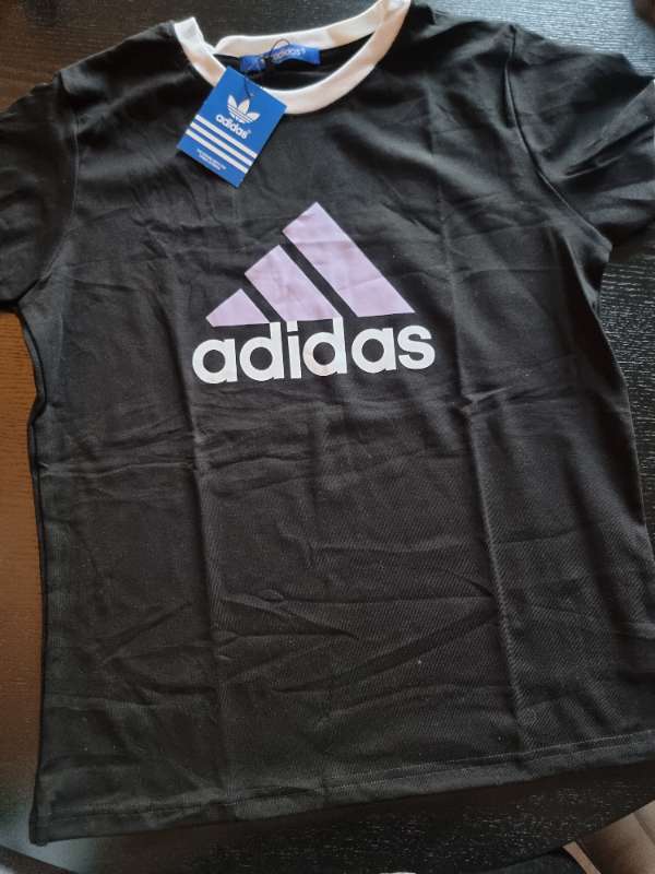 Addidas svartur bolur