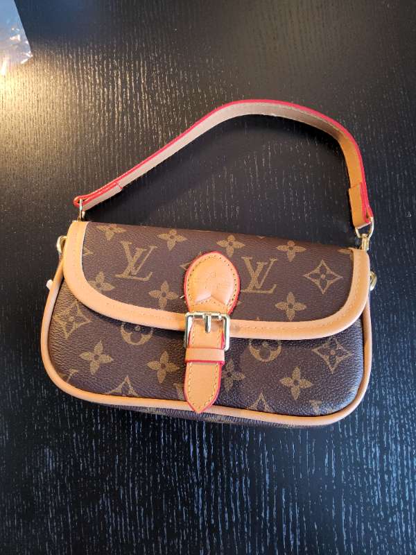 LV bag ekki exta