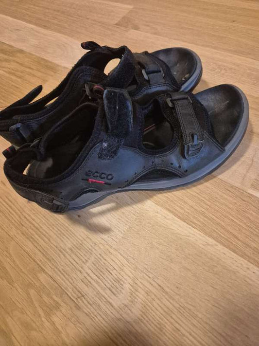 Ecco sandalar