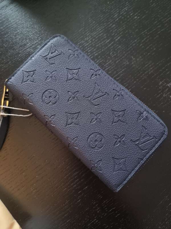 LV wallet ekki ekta