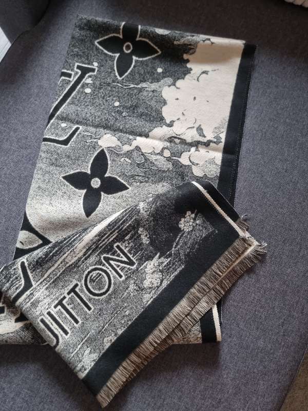LV  Scarf black