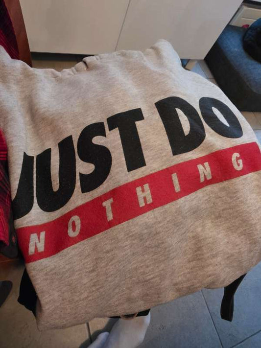 Grá nike peysa
