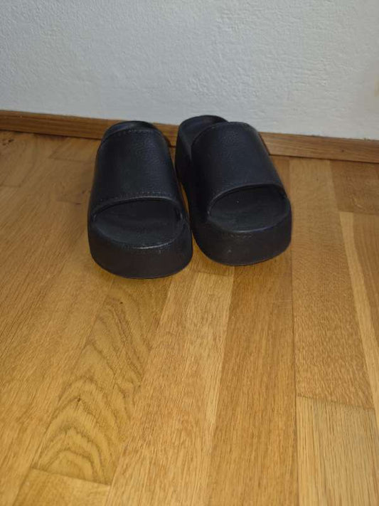 Sandalar