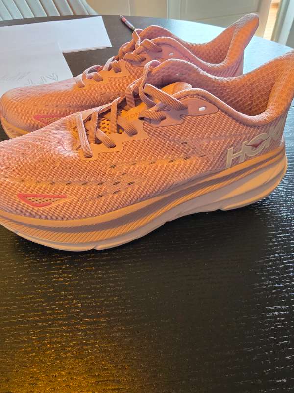 HOKA PINK ST 38