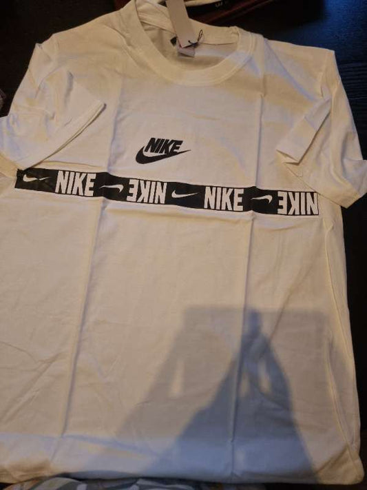 Nike hvíta bolur