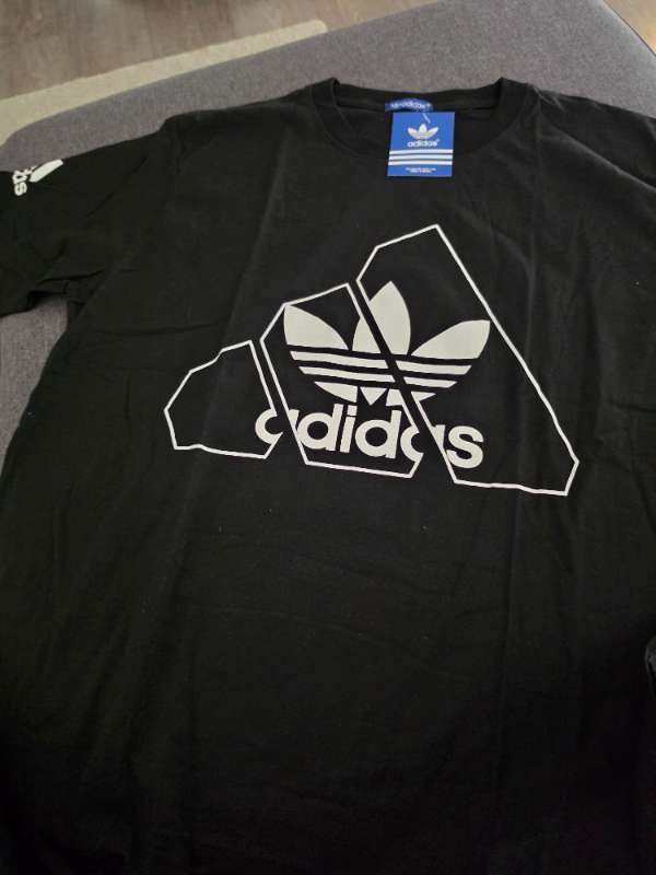 Adidas bolur