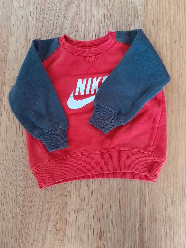 Nike peysa rauð