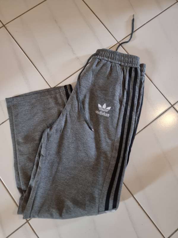 Adidas grá buxur