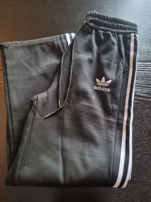 Adidas svartur kósý buxur