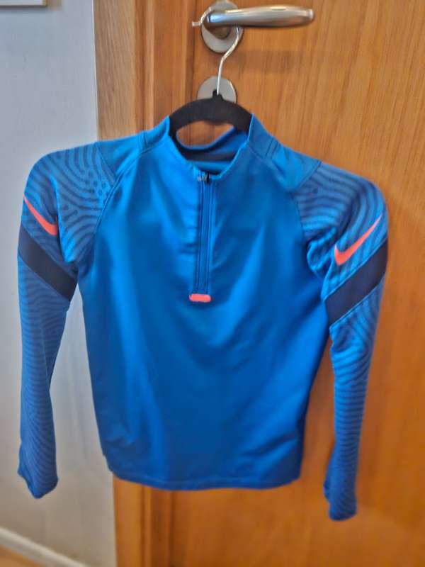 Nike peysa blá