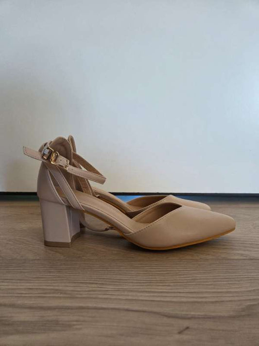 Beige hælar með bandi