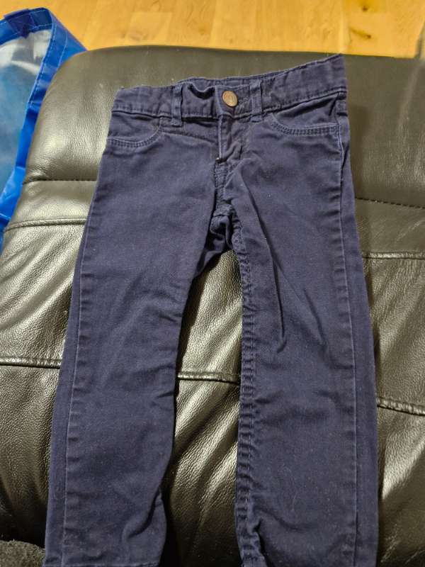 Dökk bláar gallabuxur