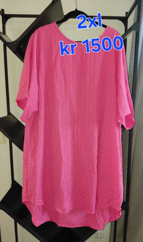 Bleikur viður kjoll