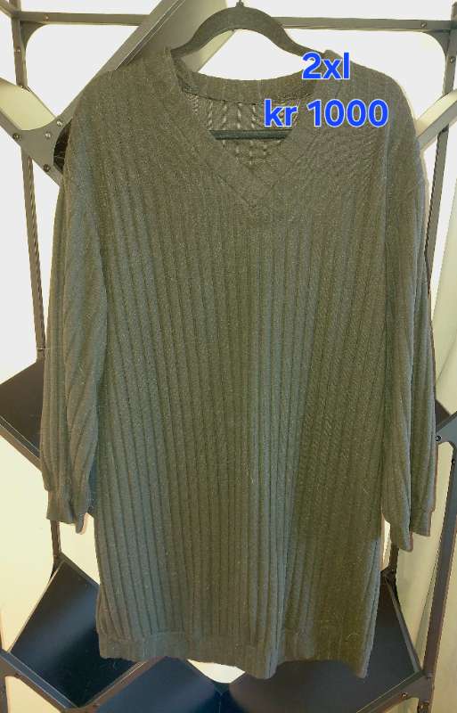 Svörtur peysakjóll