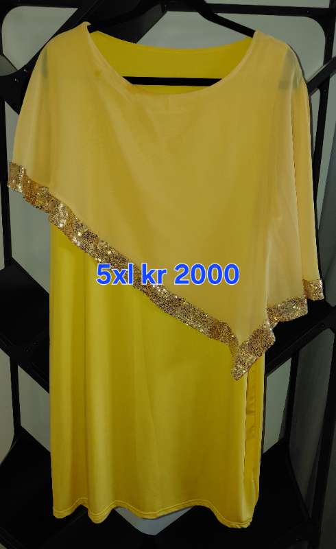 Gulur kjóll með gulli