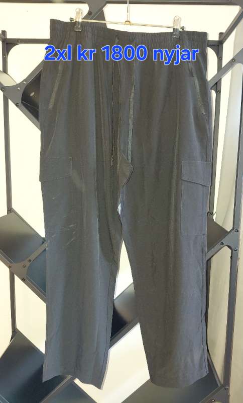 Nýjar Svartar buxur