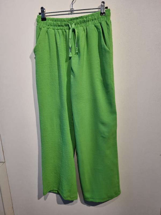 Grænar stuttar buxur