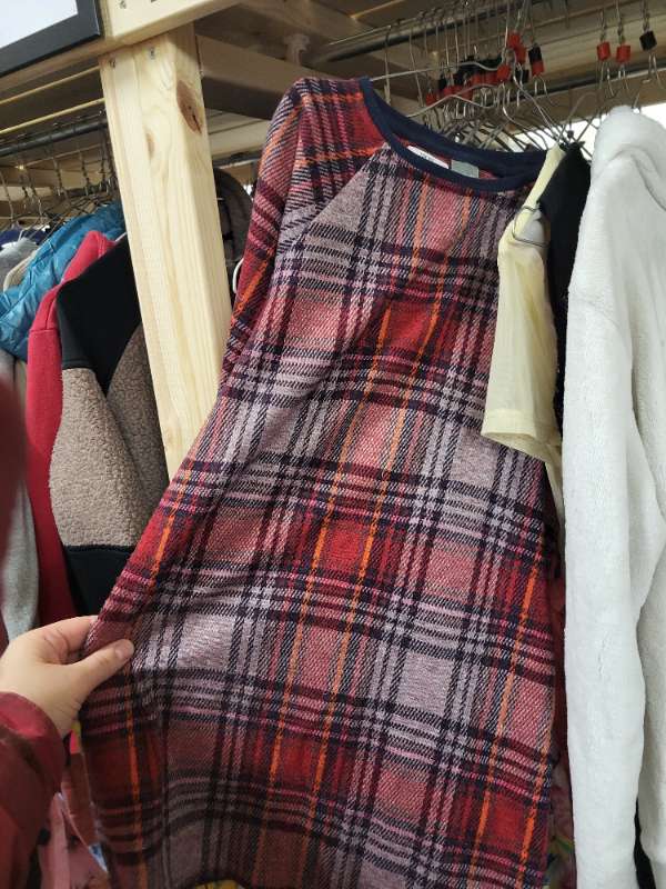 Hlyr köflóttur kjòl