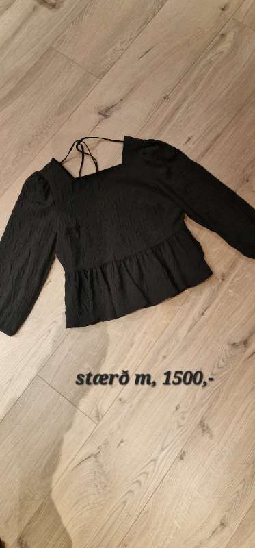 Skyrta svört